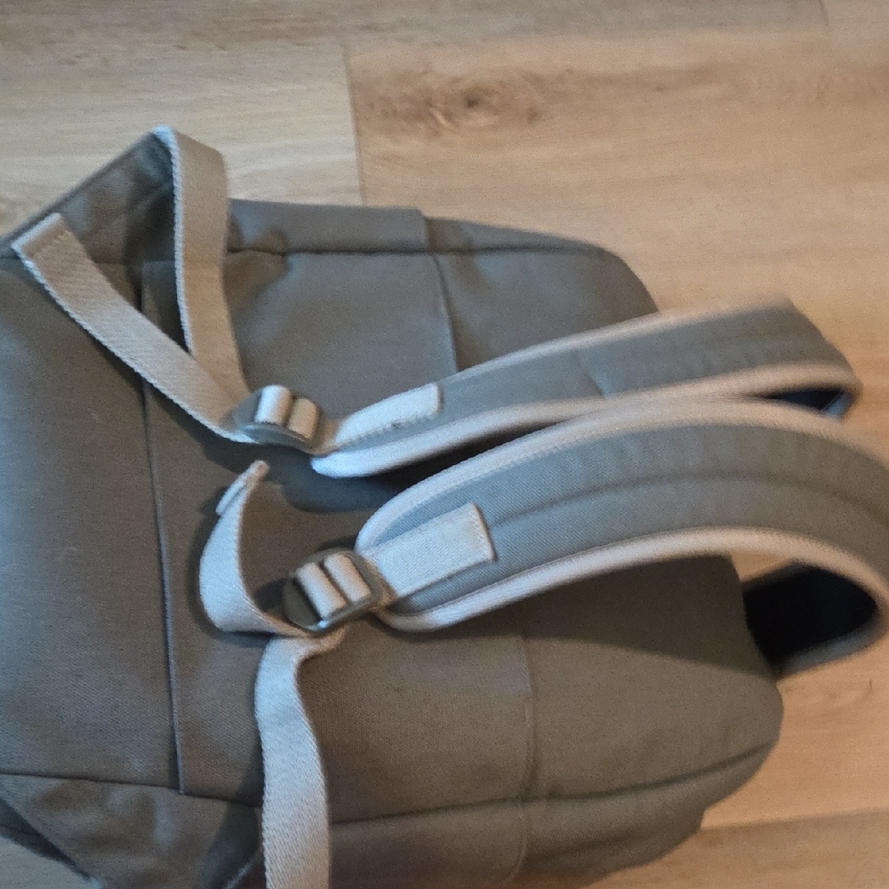 Green Backpack 22l - image 4